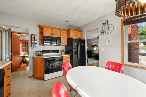 380 Glen Oak Dubuque IA 52001