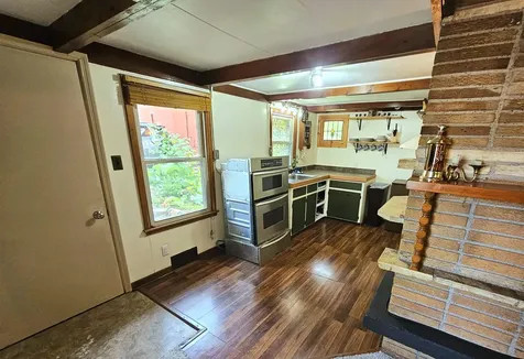 9919 Shawondasee Dubuque IA 52003-9565