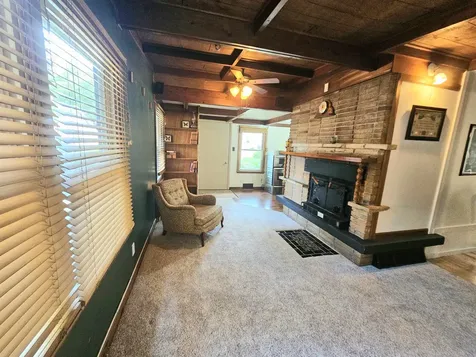 9919 Shawondasee Dubuque IA 52003-9565