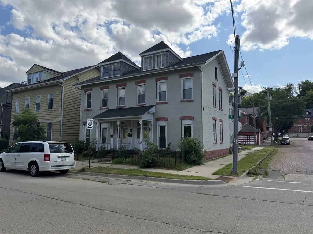 1591 Main Dubuque IA 52001
