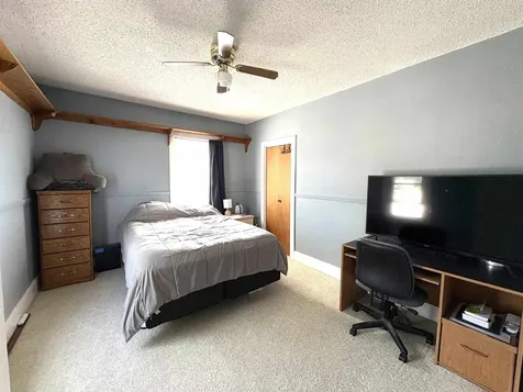 525 5th Avenue SE Dyersville IA 52040