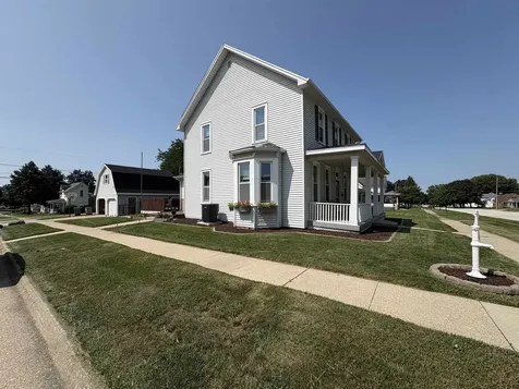 525 5th Avenue SE Dyersville IA 52040