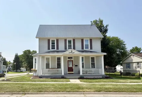 525 5th Avenue SE Dyersville IA 52040