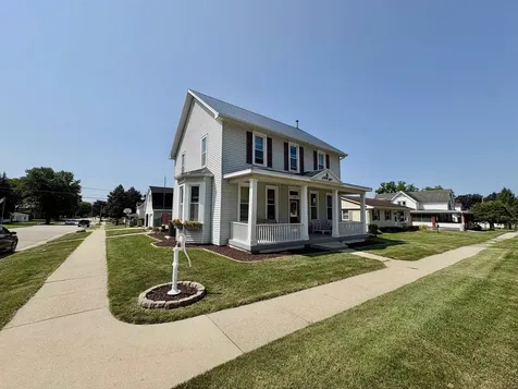 525 5th Avenue SE Dyersville IA 52040