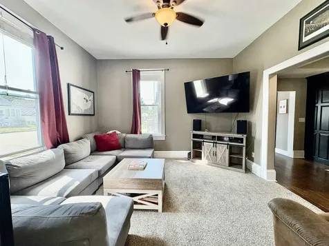 525 5th Avenue SE Dyersville IA 52040