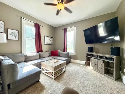 525 5th Avenue SE Dyersville IA 52040