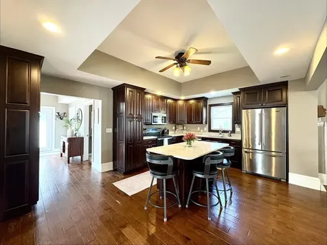 525 5th Avenue SE Dyersville IA 52040