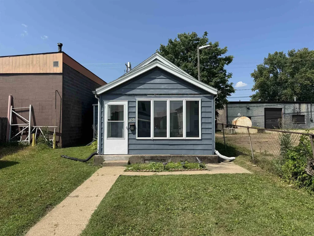 1227 Elm Dubuque IA 52001