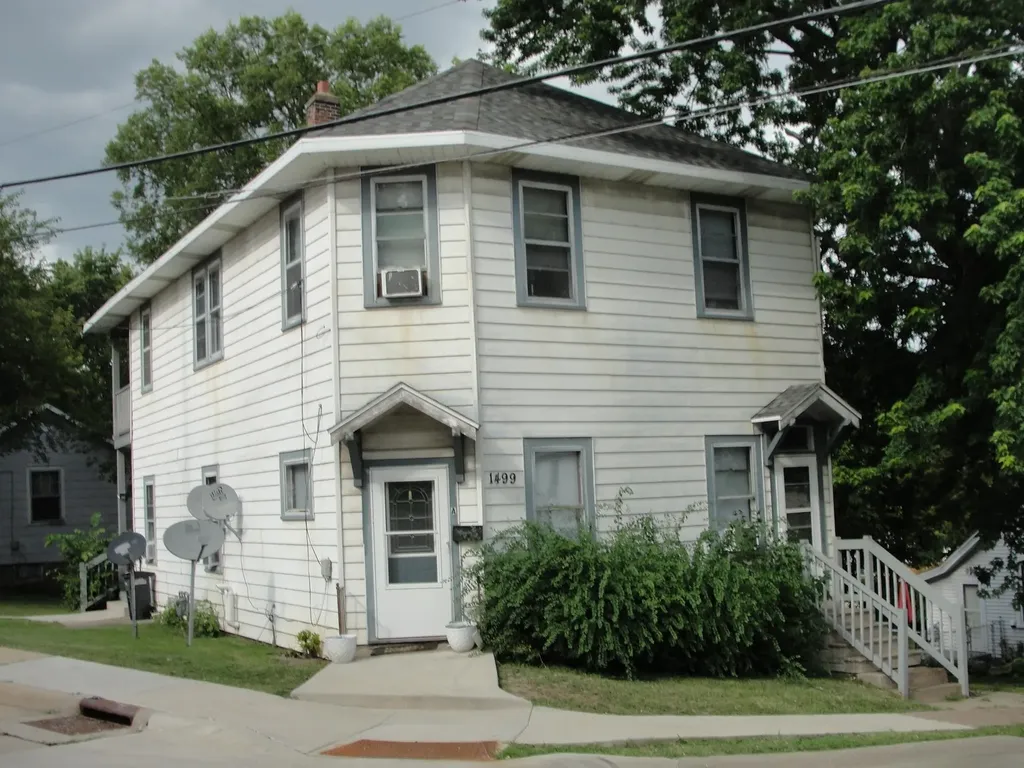 1499 W 3rd Dubuque IA 52001