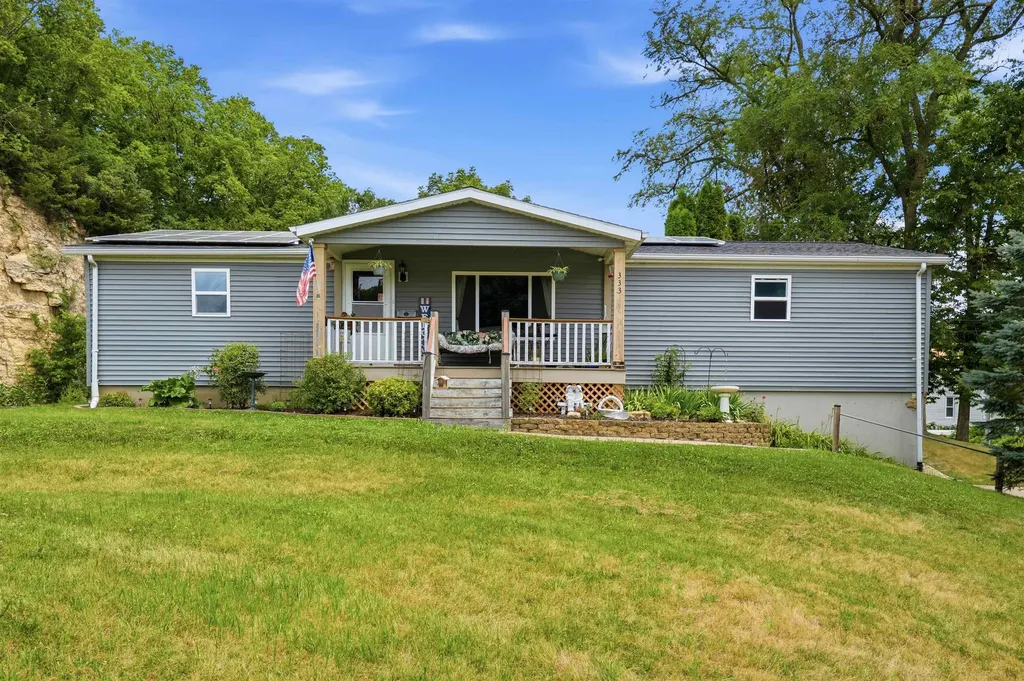 333 Valeria Dubuque IA 52001