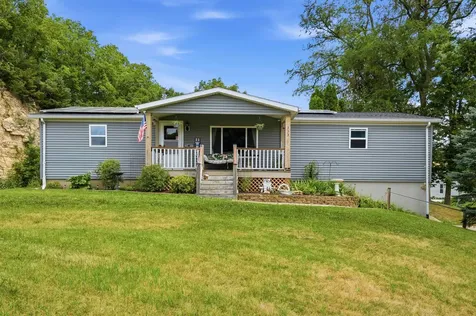333 Valeria Dubuque IA 52001