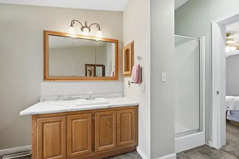 333 Valeria Dubuque IA 52001