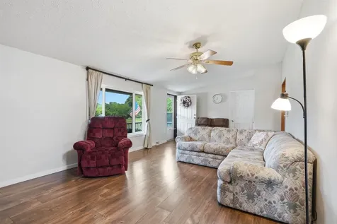 333 Valeria Dubuque IA 52001