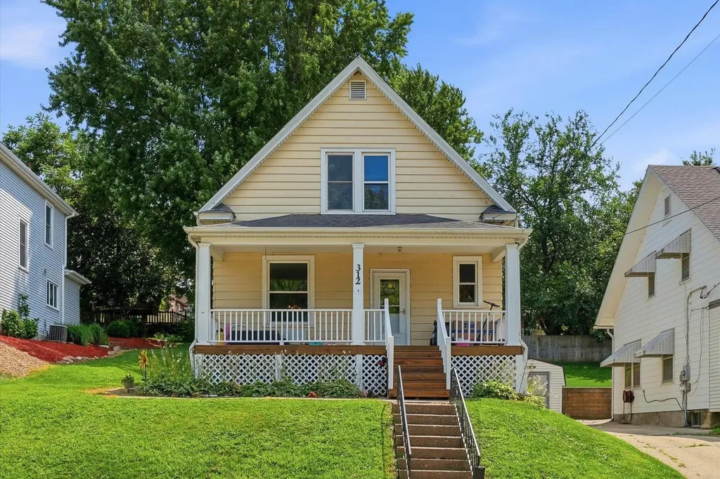 312 Lowell Dubuque IA 52001