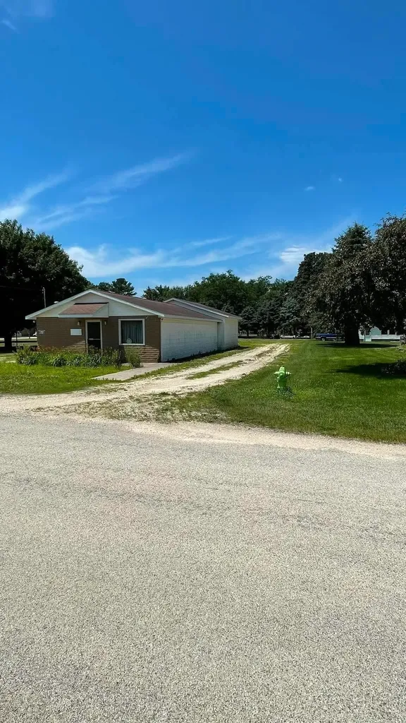 915 Washington Lamont IA 50650