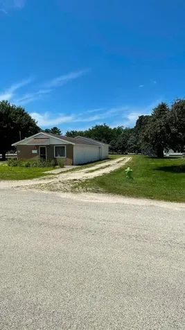 915 Washington Lamont IA 50650