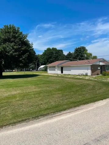 915 Washington Lamont IA 50650