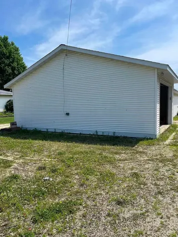915 Washington Lamont IA 50650