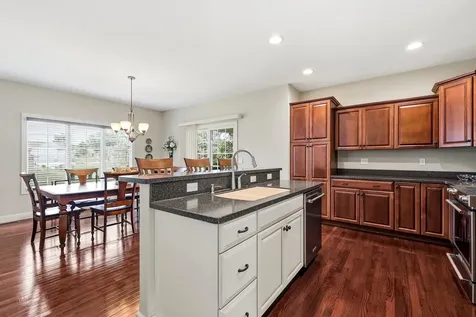 6122 Amber Ridge Dubuque IA 52002