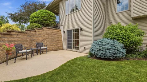 6122 Amber Ridge Dubuque IA 52002