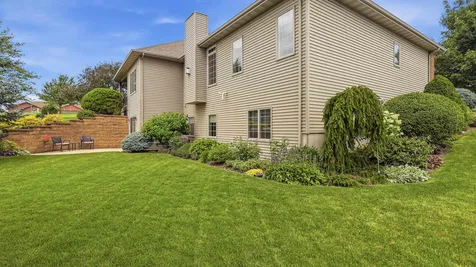 6122 Amber Ridge Dubuque IA 52002