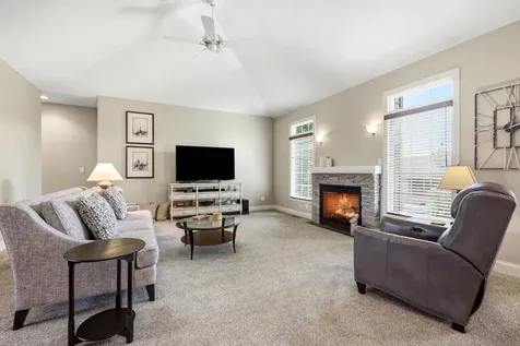 6122 Amber Ridge Dubuque IA 52002