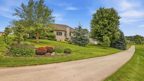 6122 Amber Ridge Dubuque IA 52002