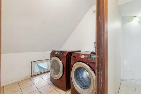 2268 Washington Dubuque IA 52001