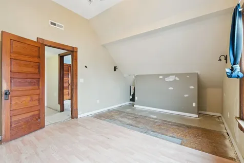 2268 Washington Dubuque IA 52001