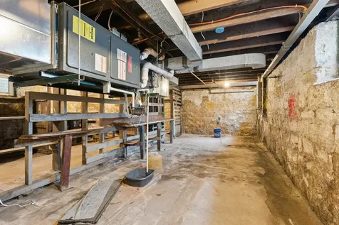 2268 Washington Dubuque IA 52001