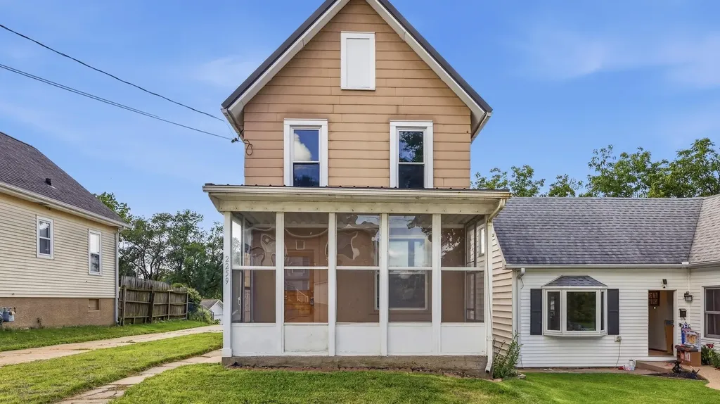 2259 Schroeder Dubuque IA 52001