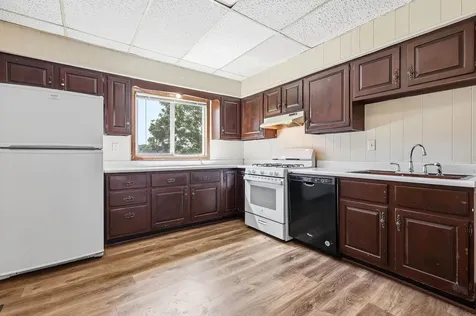 2259 Schroeder Dubuque IA 52001