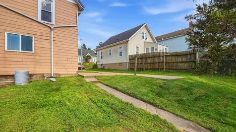 2259 Schroeder Dubuque IA 52001