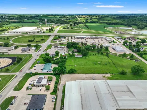 1430 SE 9th Dyersville IA 52040