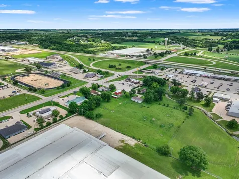 1430 SE 9th Dyersville IA 52040