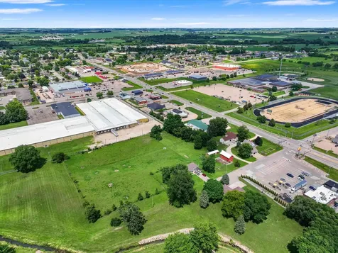 1430 SE 9th Dyersville IA 52040