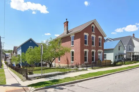 2401 Queen Dubuque IA 52001