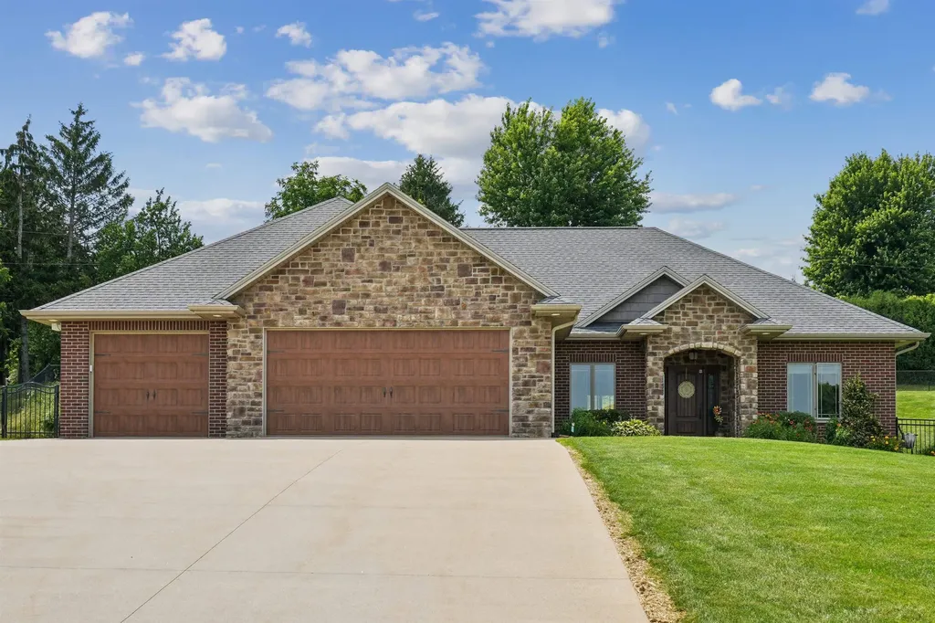 16797 Daisy Dubuque IA 52001