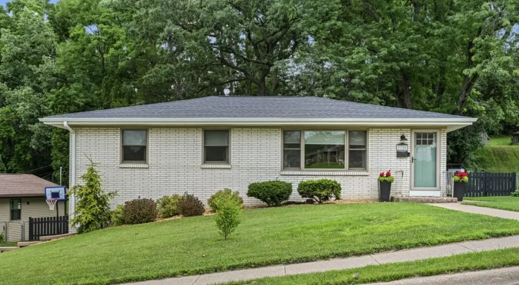 2750 N Grandview Dubuque IA 52001