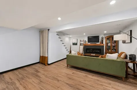 2750 N Grandview Dubuque IA 52001