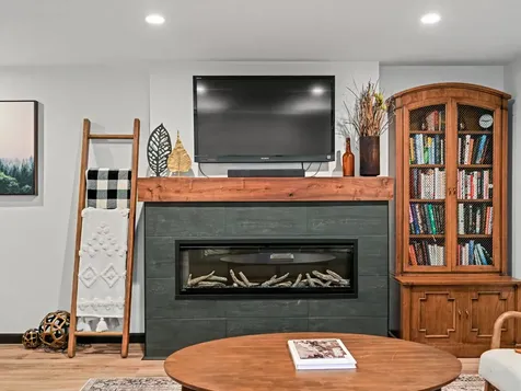 2750 N Grandview Dubuque IA 52001