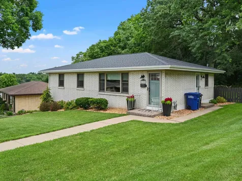 2750 N Grandview Dubuque IA 52001