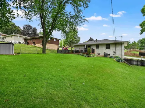 2750 N Grandview Dubuque IA 52001