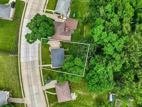 2750 N Grandview Dubuque IA 52001