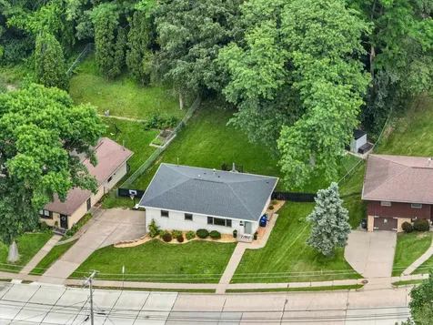 2750 N Grandview Dubuque IA 52001