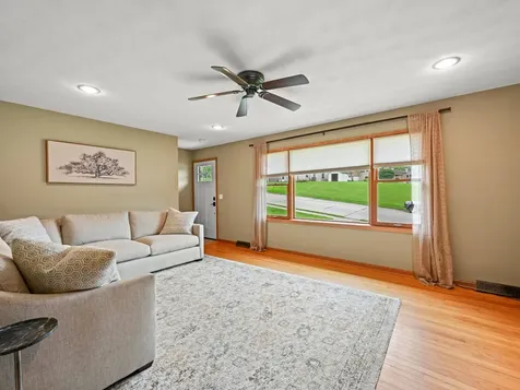 2750 N Grandview Dubuque IA 52001