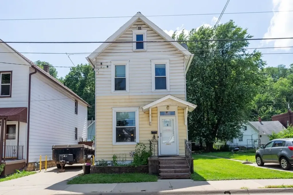 2665 White Dubuque IA 52001