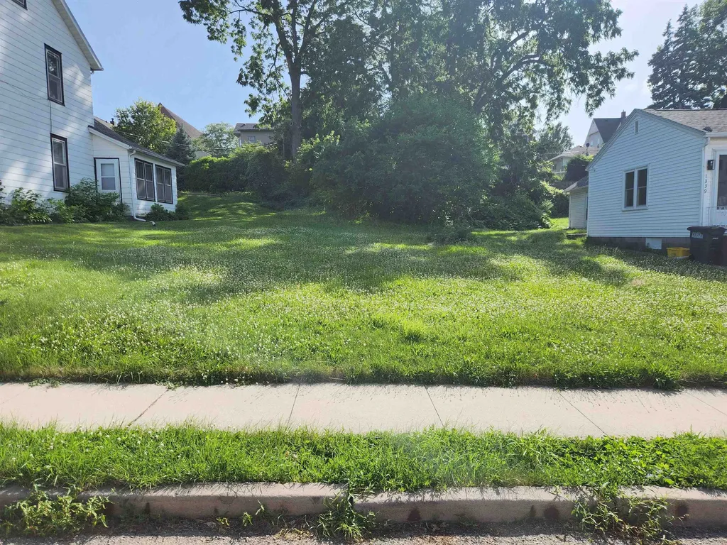 Lot 10 Belmont Dubuque IA 52001