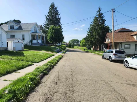 Lot 10 Belmont Dubuque IA 52001