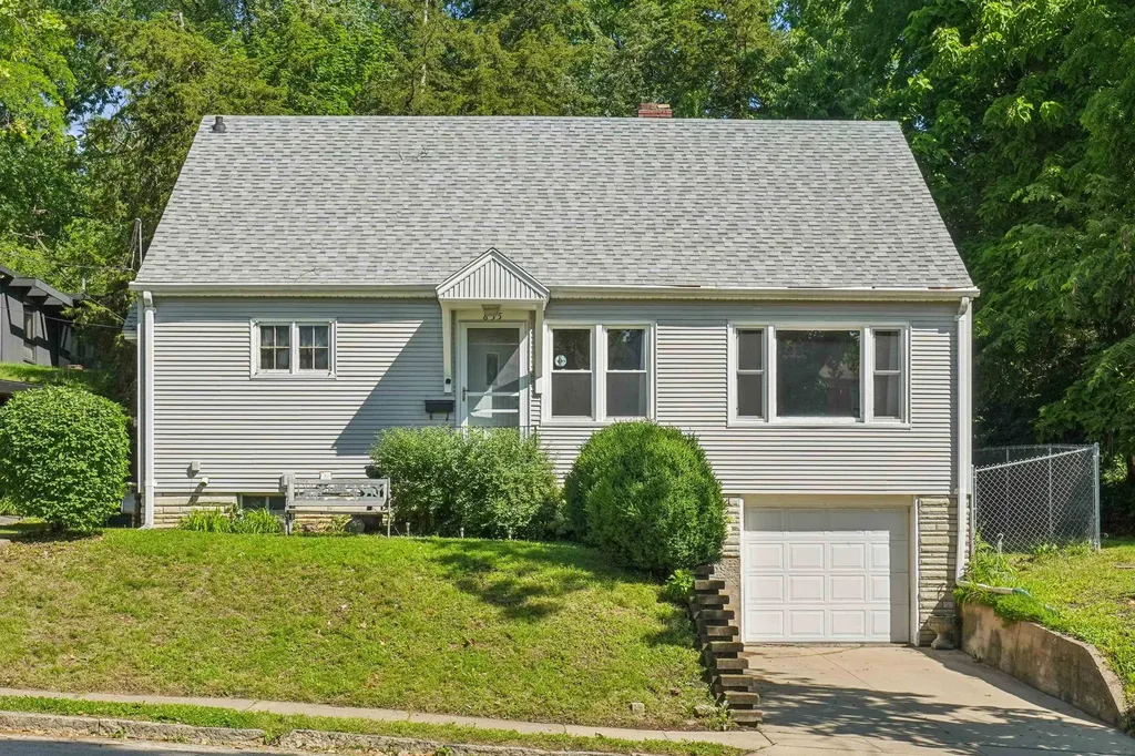 855 Kirkwood Dubuque IA 52001